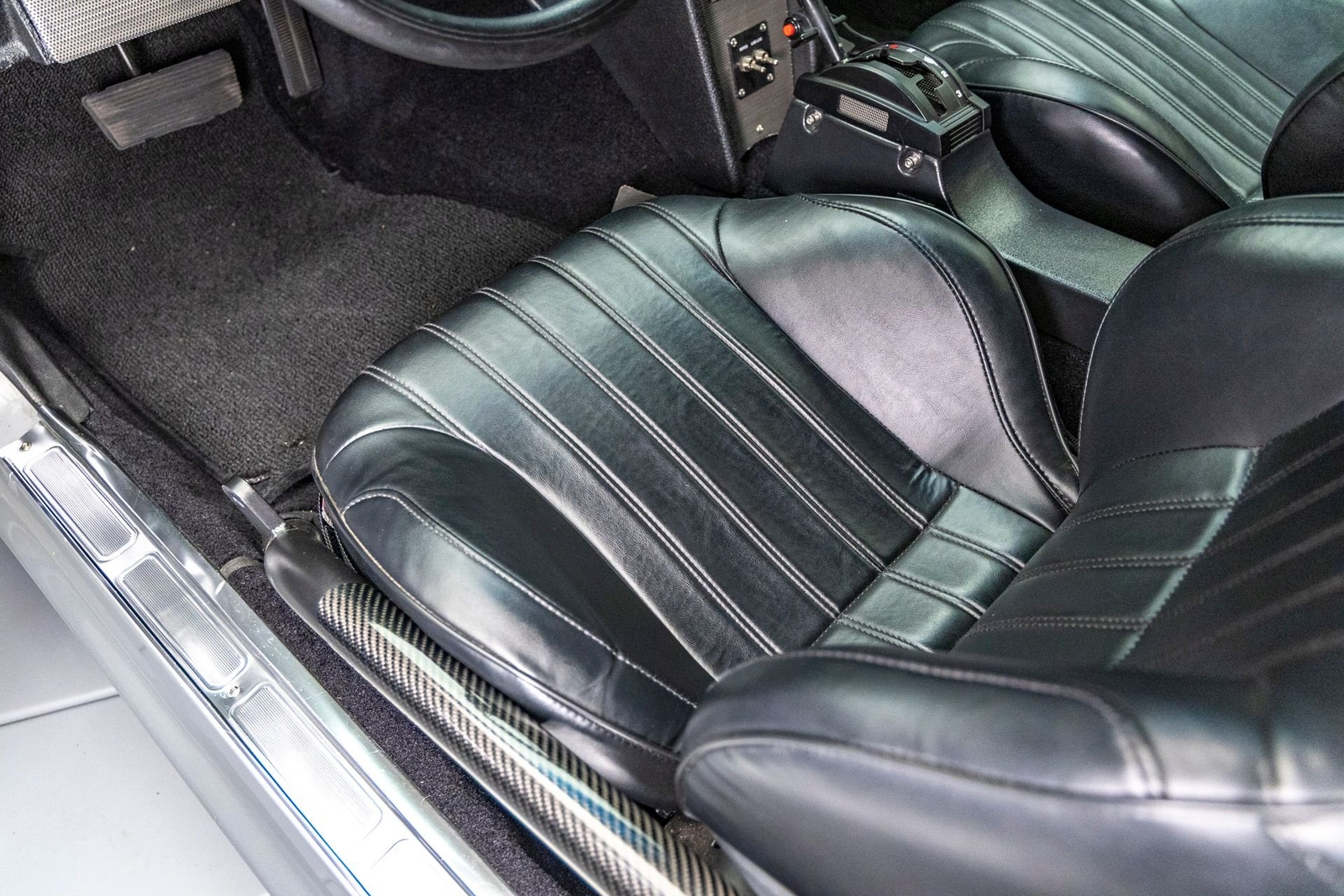 Chevrolet-Camaro-1981-Coupe-17