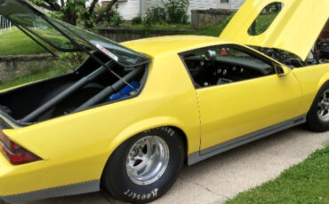 Chevrolet-Camaro-1982-Coupe-1