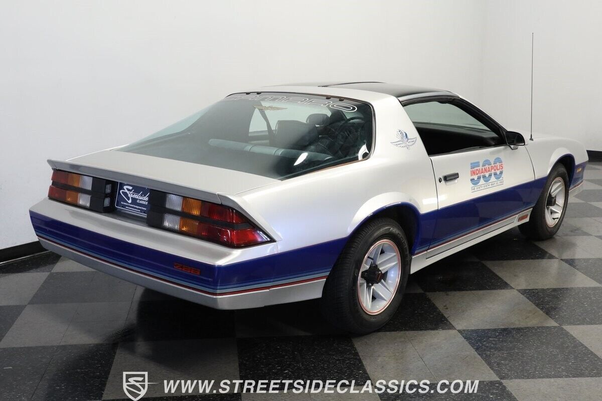 Chevrolet-Camaro-1982-Coupe-10