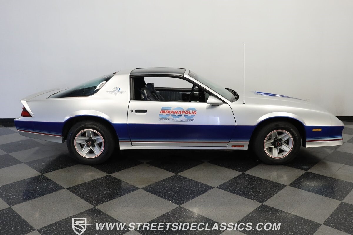Chevrolet-Camaro-1982-Coupe-12