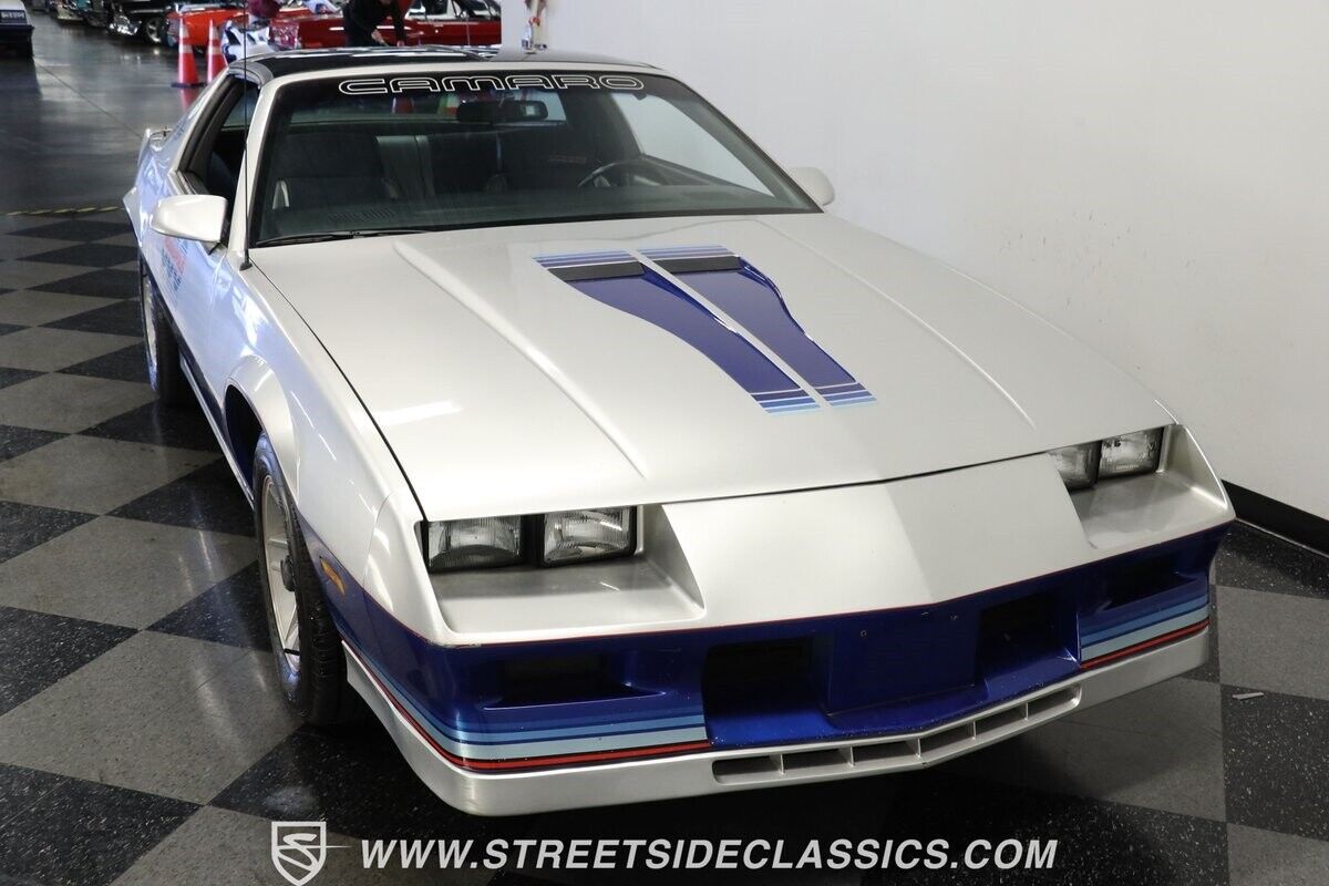 Chevrolet-Camaro-1982-Coupe-14