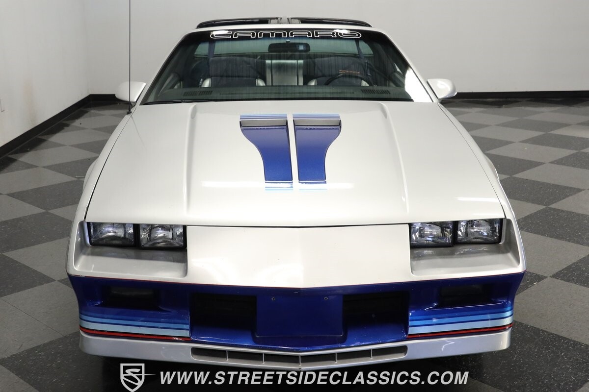 Chevrolet-Camaro-1982-Coupe-15
