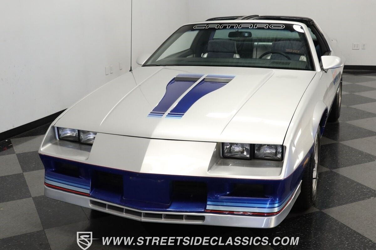 Chevrolet-Camaro-1982-Coupe-16