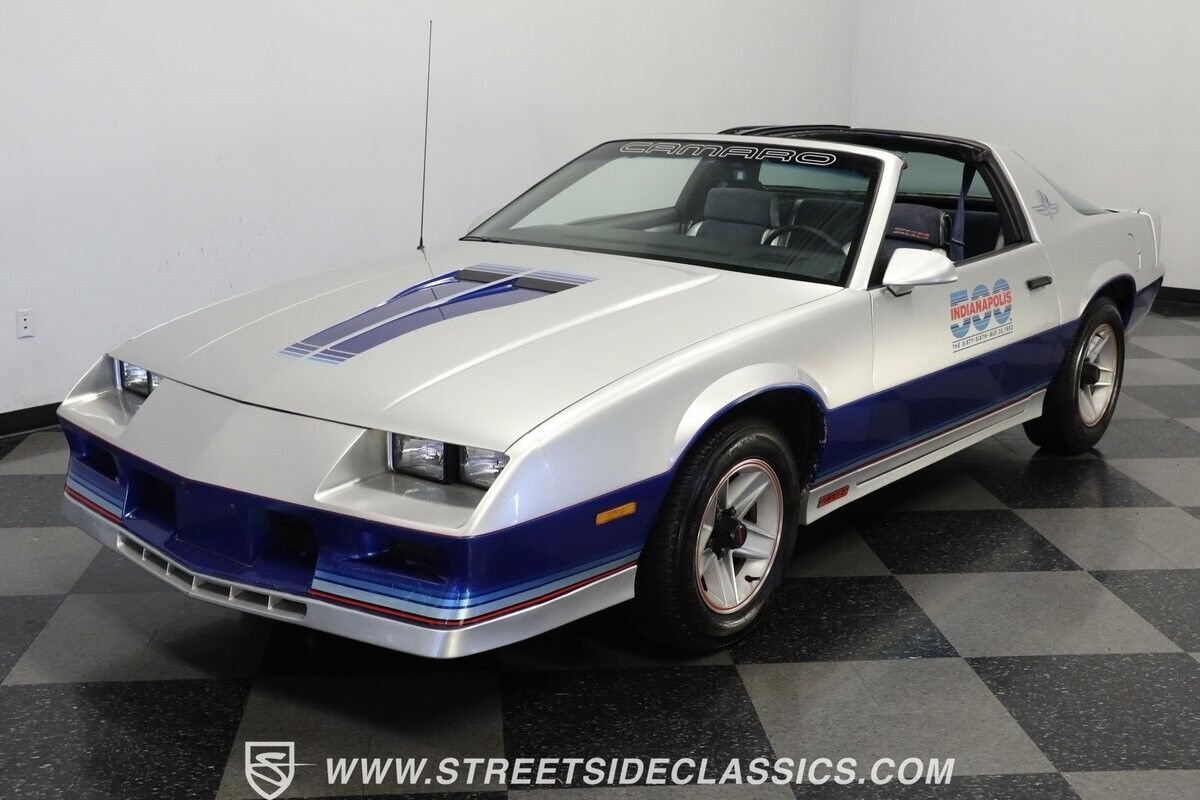 Chevrolet-Camaro-1982-Coupe-17