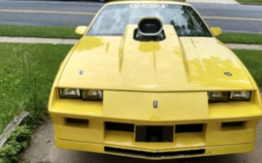Chevrolet-Camaro-1982-Coupe-2