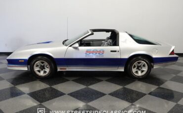 Chevrolet-Camaro-1982-Coupe-2