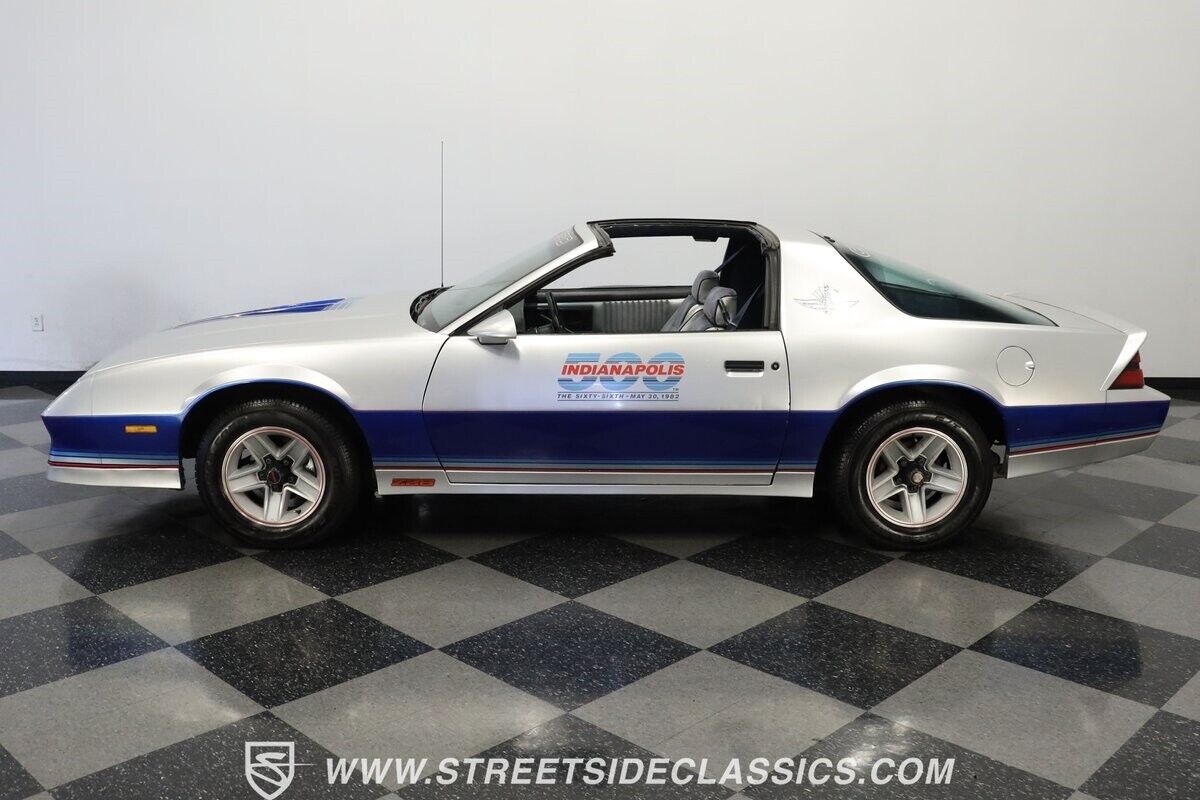 Chevrolet-Camaro-1982-Coupe-2