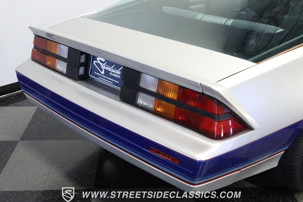 Chevrolet-Camaro-1982-Coupe-24