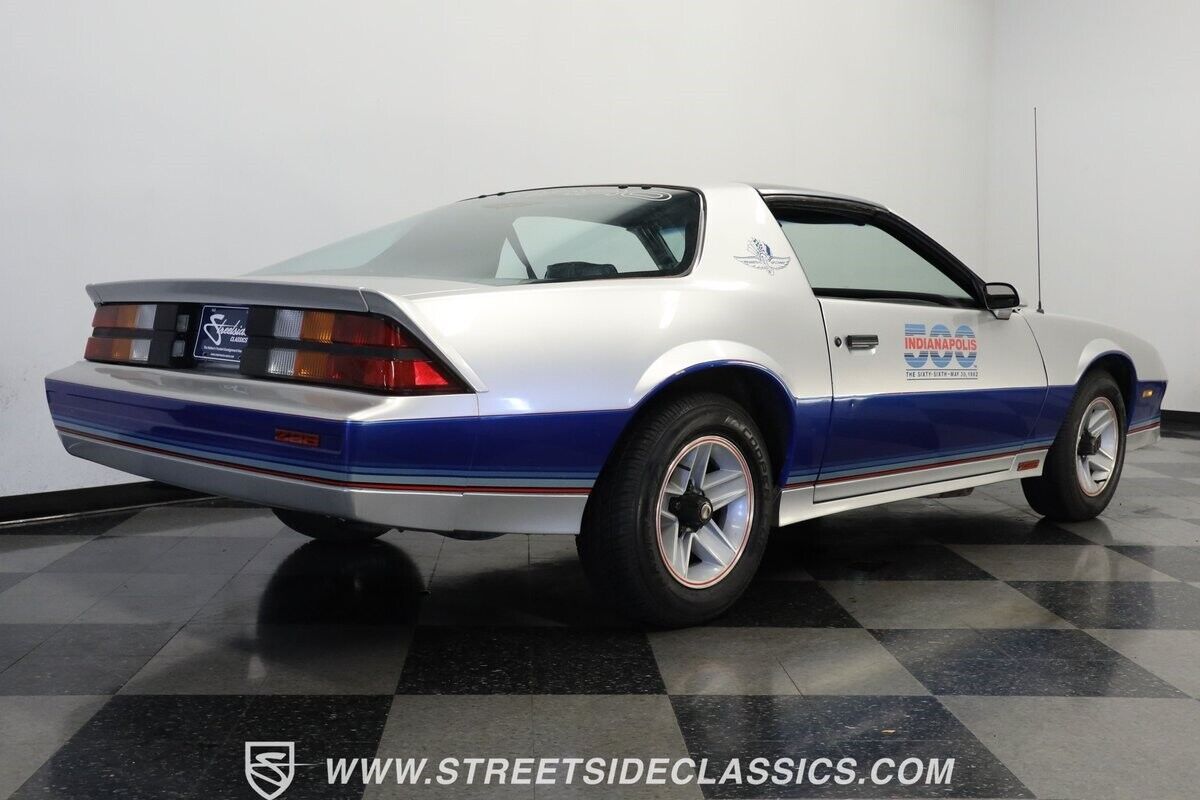 Chevrolet-Camaro-1982-Coupe-25