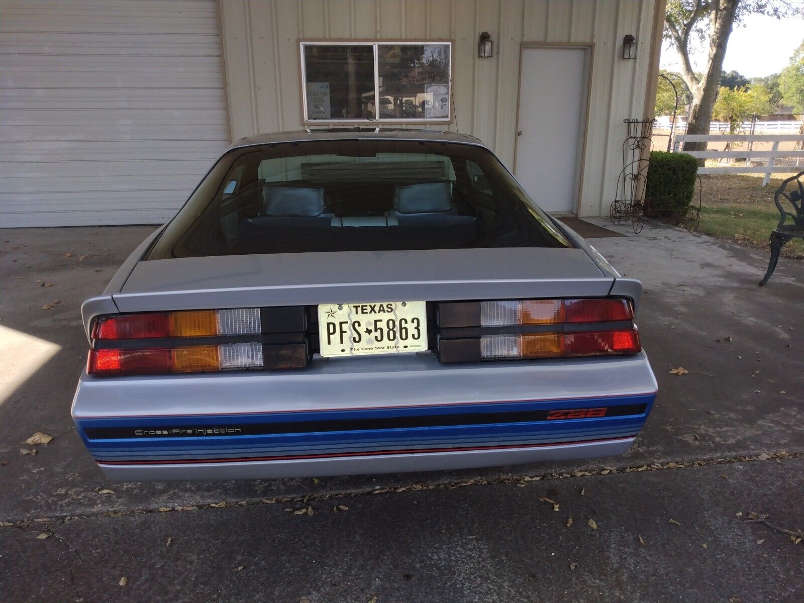 Chevrolet-Camaro-1982-Coupe-3