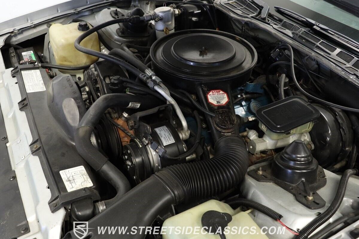 Chevrolet-Camaro-1982-Coupe-30