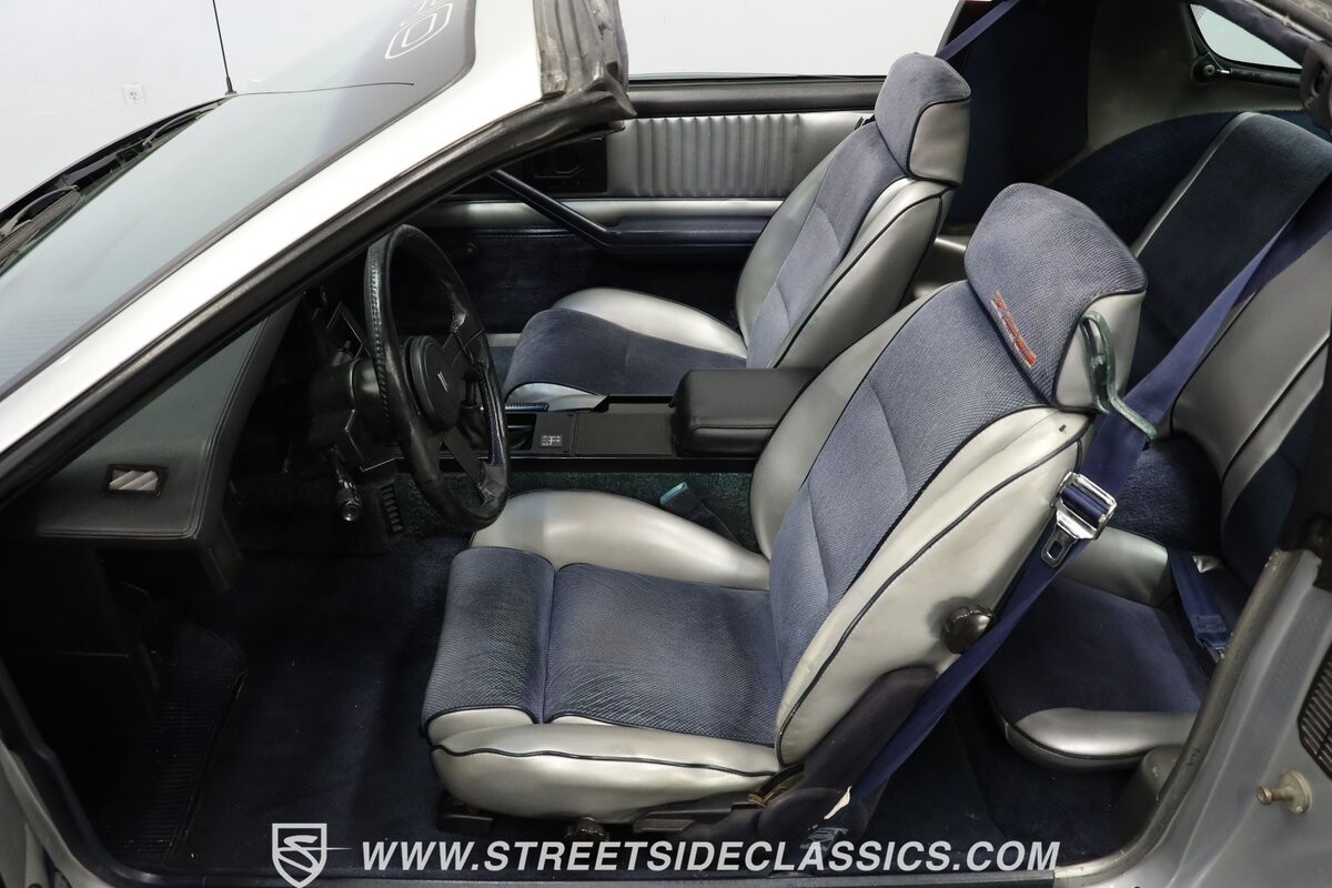 Chevrolet-Camaro-1982-Coupe-34