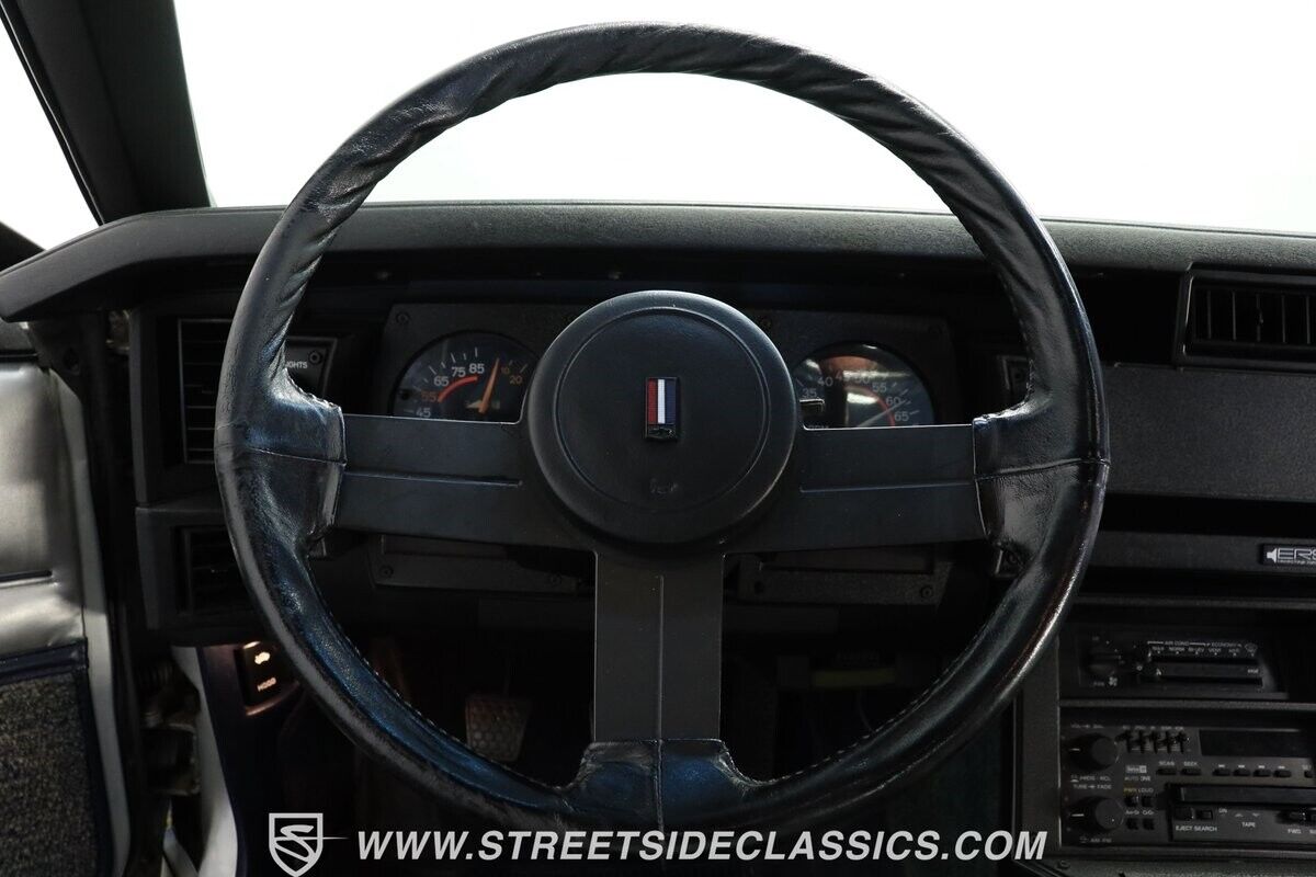 Chevrolet-Camaro-1982-Coupe-35