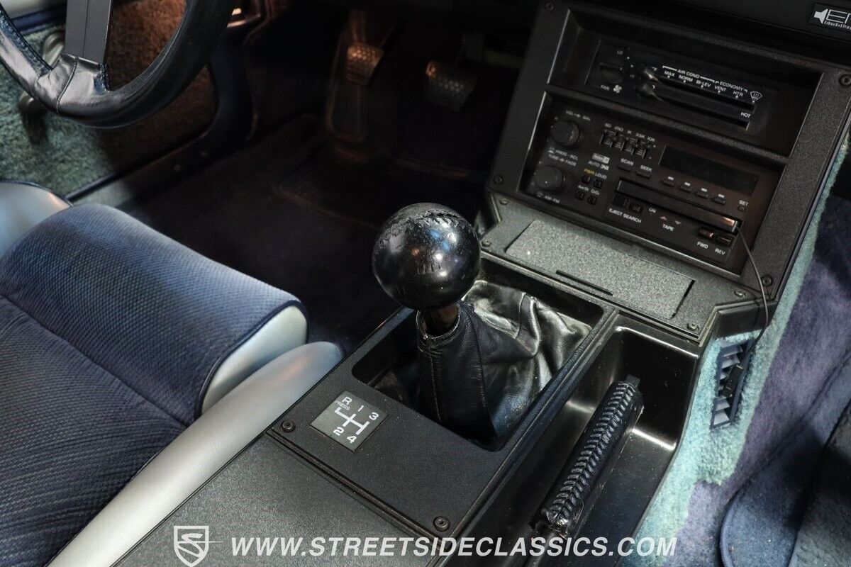 Chevrolet-Camaro-1982-Coupe-39