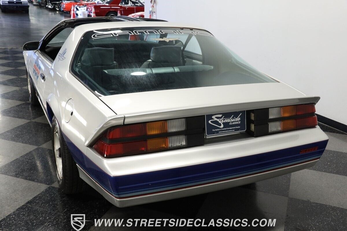 Chevrolet-Camaro-1982-Coupe-7