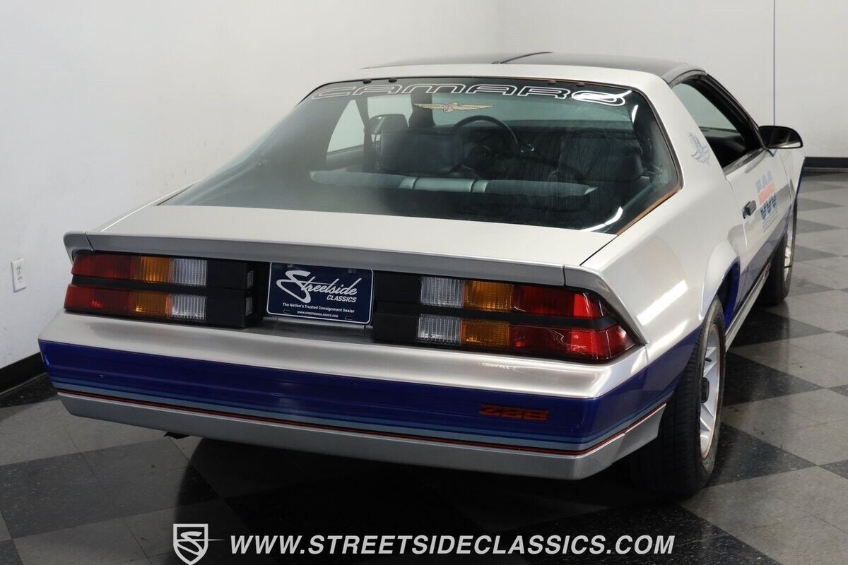 Chevrolet-Camaro-1982-Coupe-9