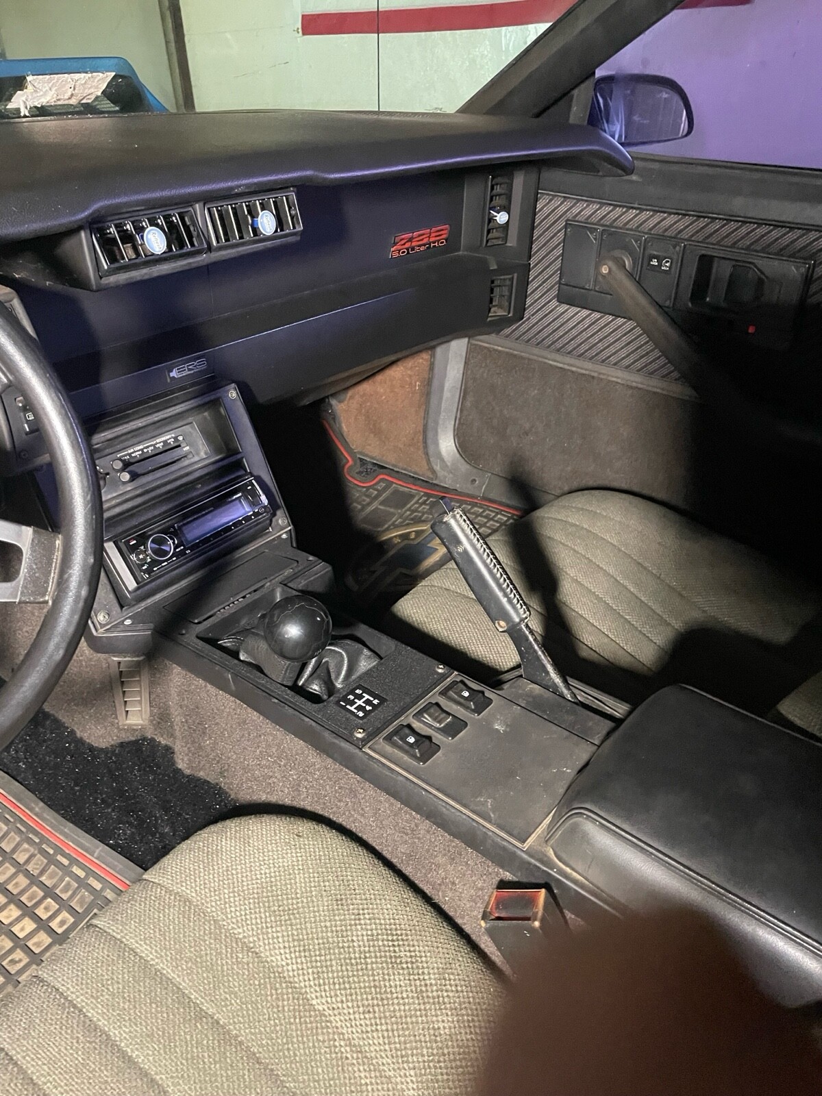 Chevrolet-Camaro-1984-Coupe-11