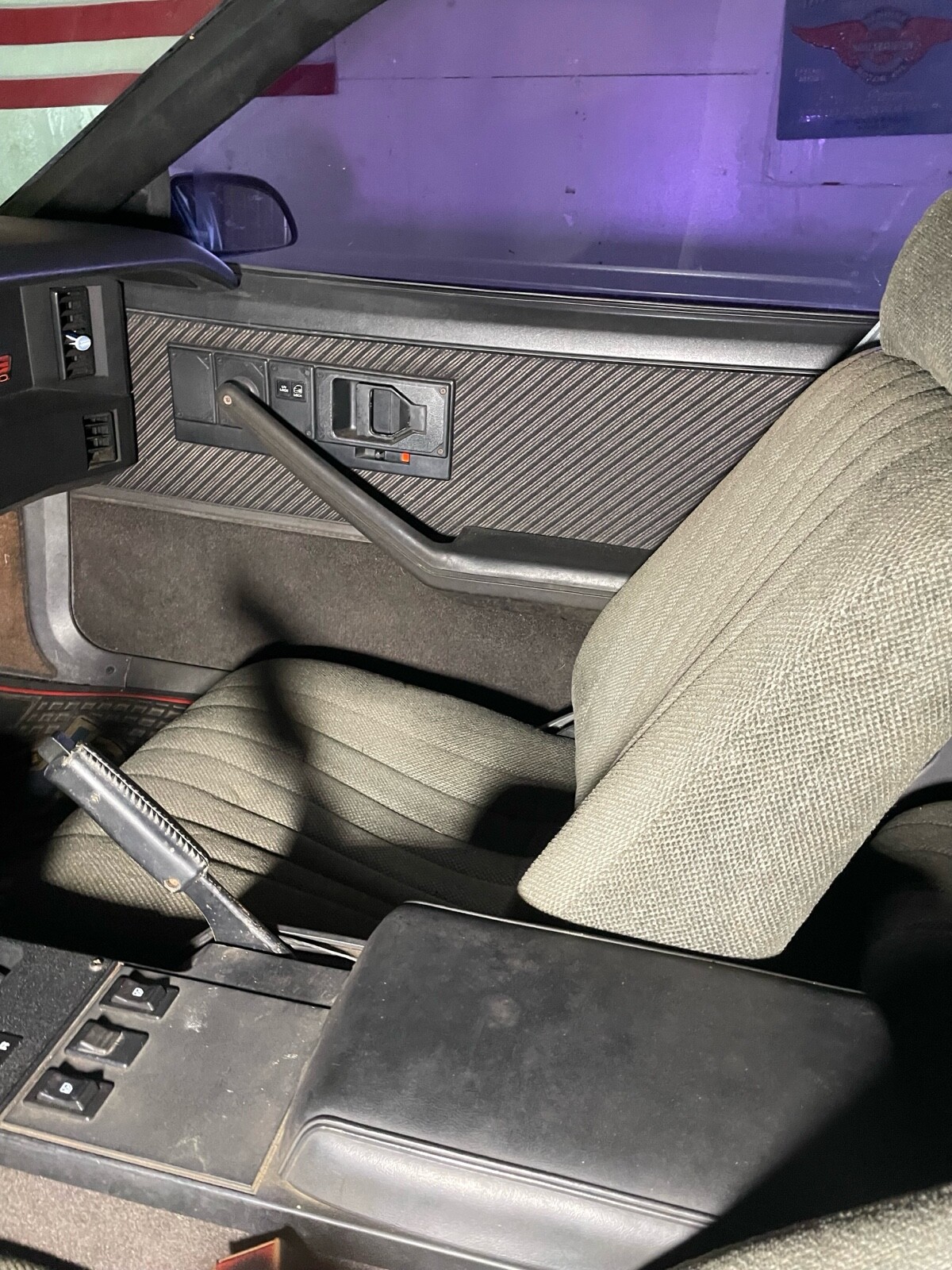 Chevrolet-Camaro-1984-Coupe-15
