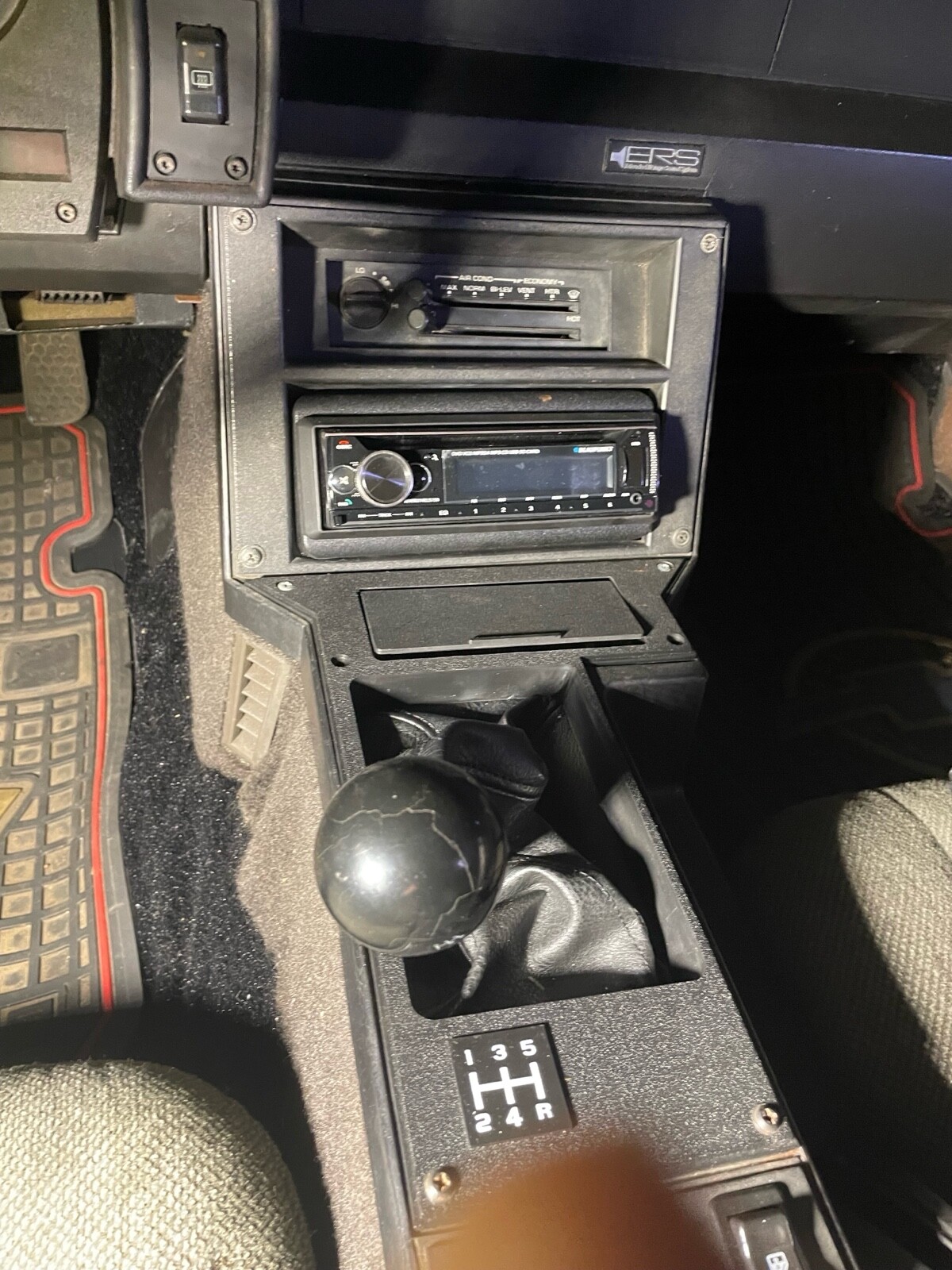 Chevrolet-Camaro-1984-Coupe-17