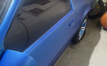 Chevrolet-Camaro-1984-Coupe-2