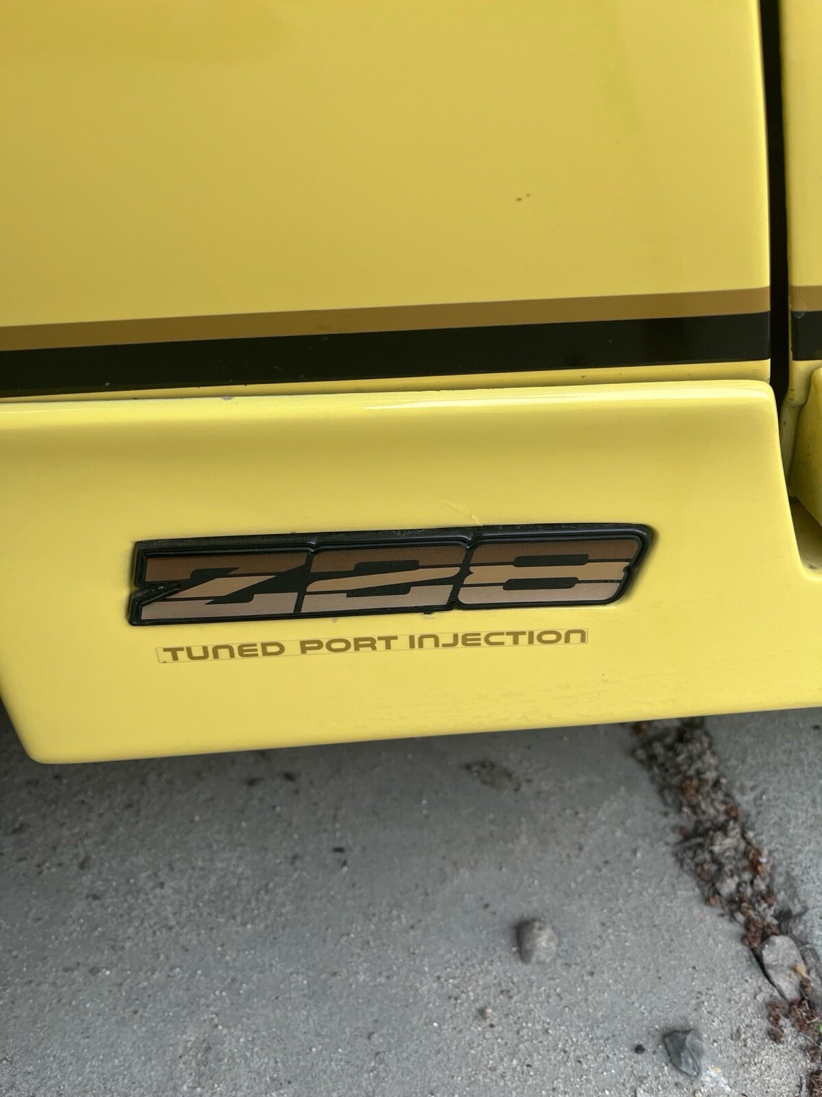 Chevrolet-Camaro-1985-10