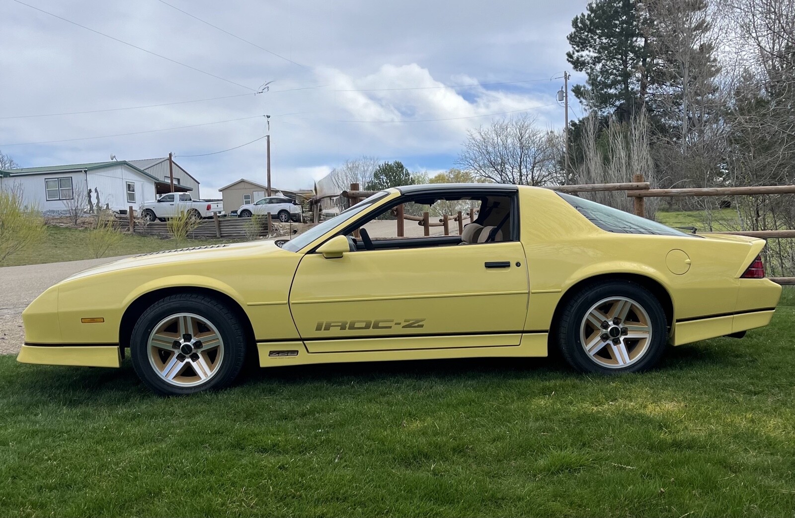 Chevrolet-Camaro-1985-7