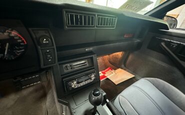 Chevrolet-Camaro-1985-Coupe-10