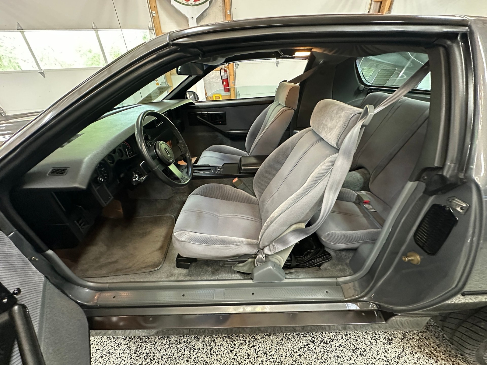 Chevrolet-Camaro-1985-Coupe-11
