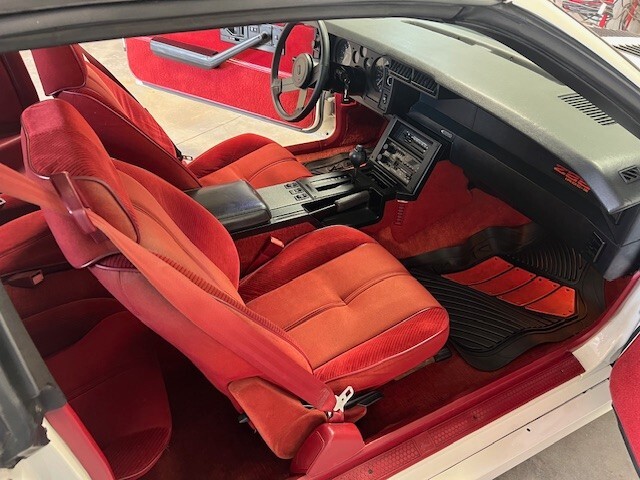 Chevrolet-Camaro-1985-Coupe-14