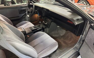 Chevrolet-Camaro-1985-Coupe-15