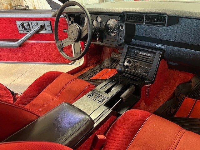 Chevrolet-Camaro-1985-Coupe-16