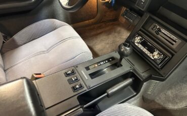 Chevrolet-Camaro-1985-Coupe-16