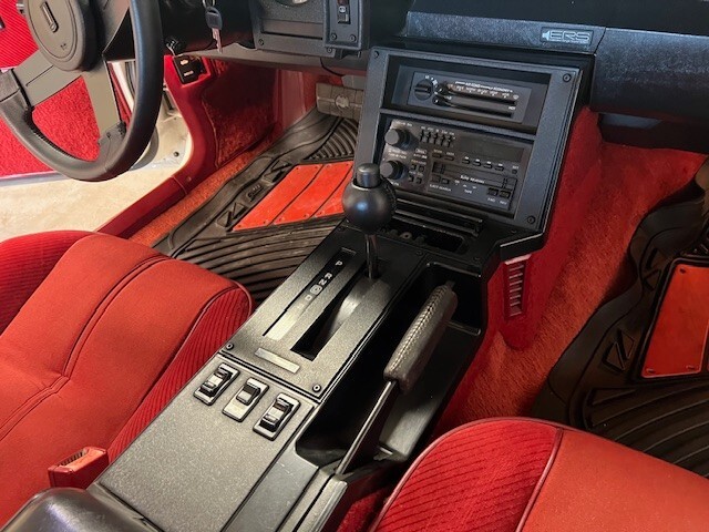 Chevrolet-Camaro-1985-Coupe-17