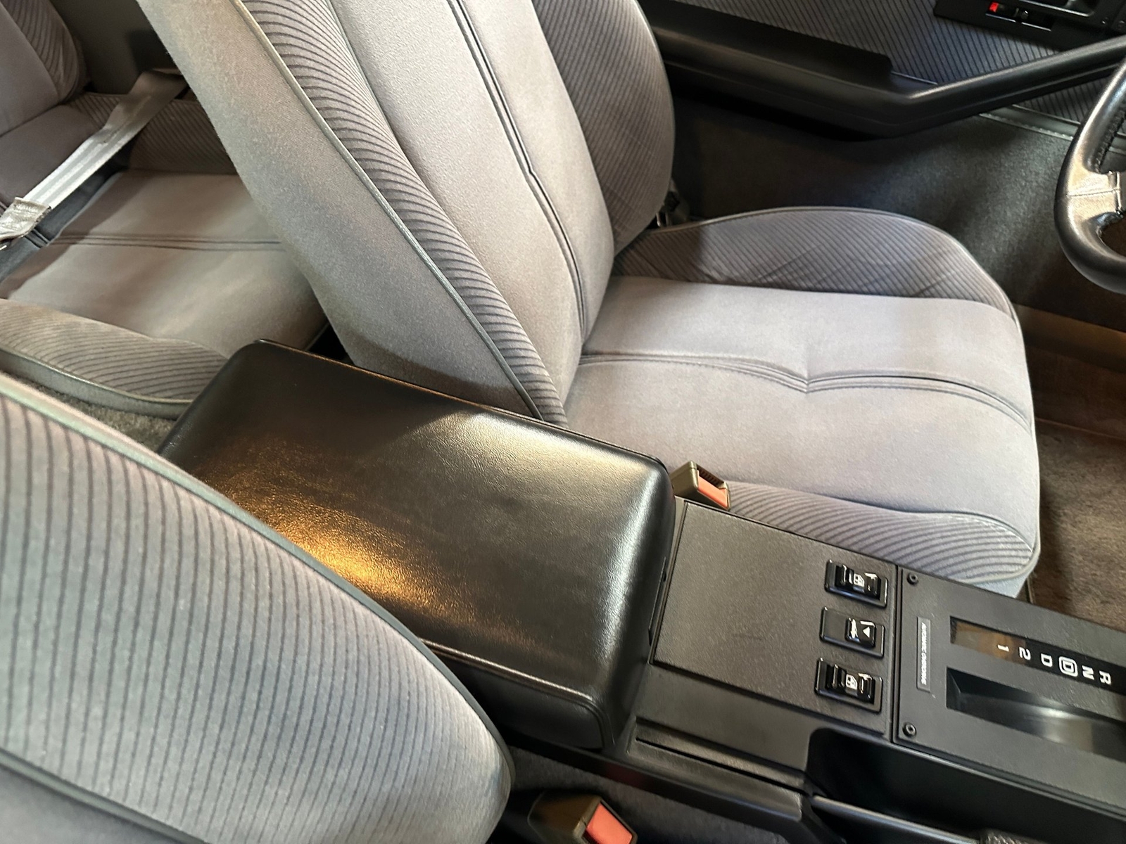 Chevrolet-Camaro-1985-Coupe-17