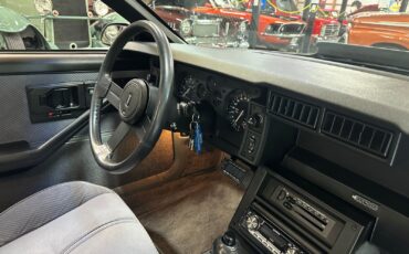 Chevrolet-Camaro-1985-Coupe-18