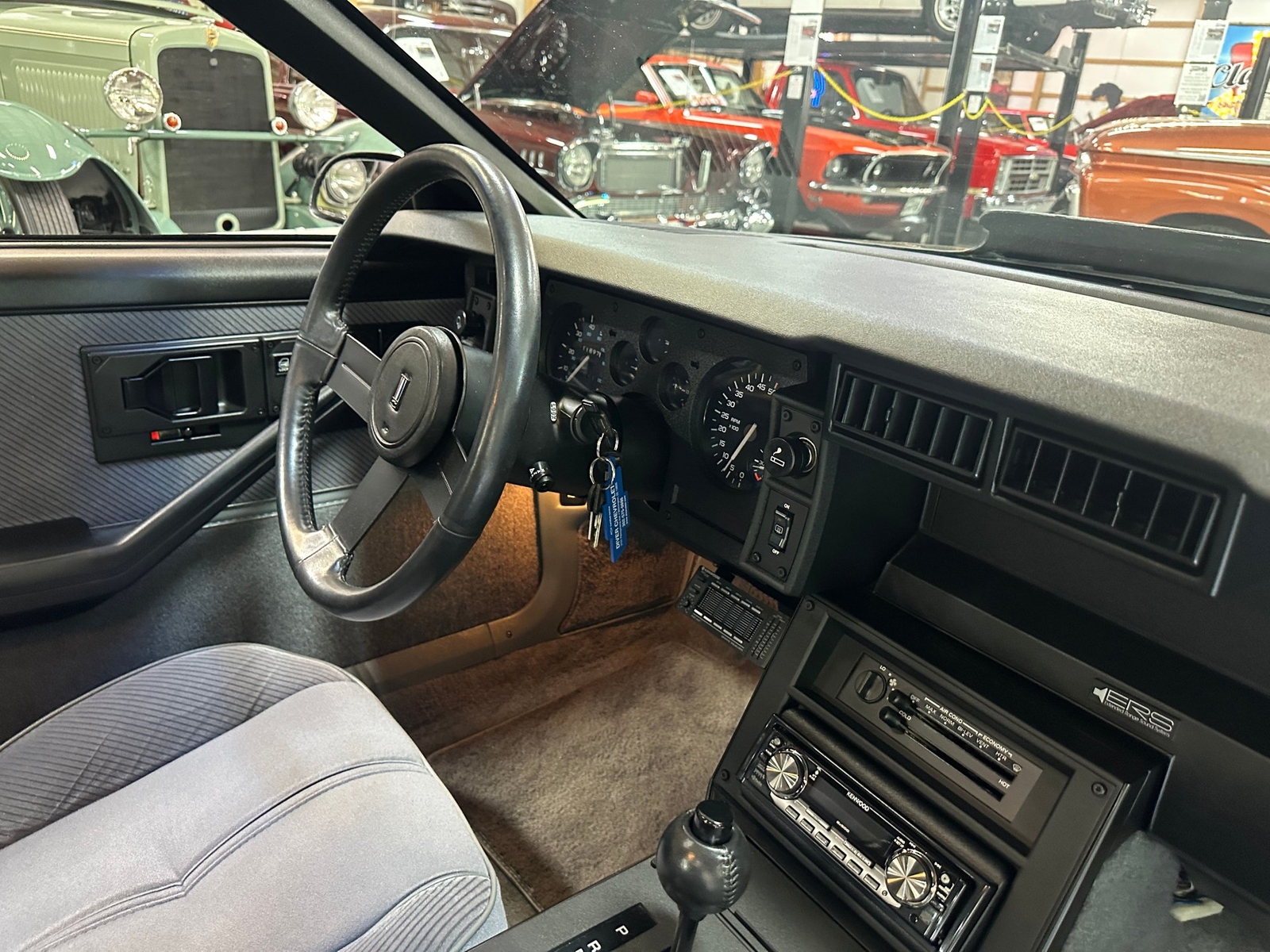 Chevrolet-Camaro-1985-Coupe-18