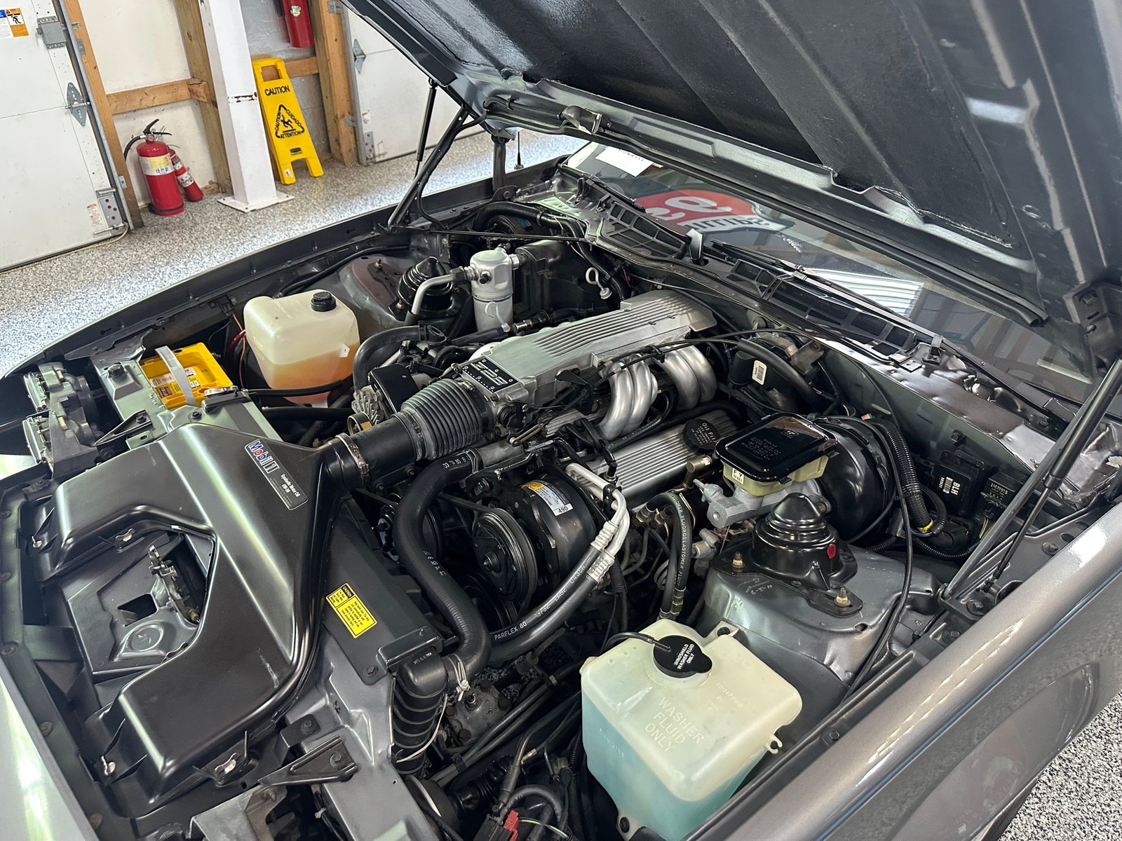 Chevrolet-Camaro-1985-Coupe-32