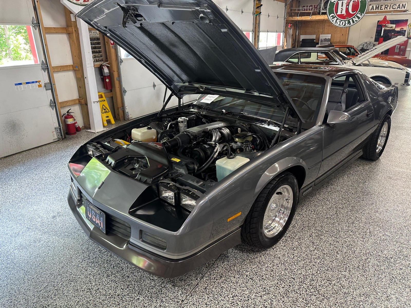 Chevrolet-Camaro-1985-Coupe-34