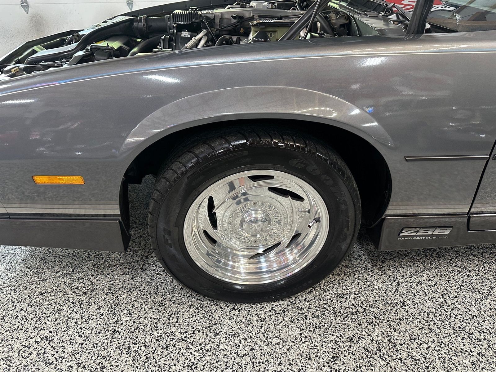 Chevrolet-Camaro-1985-Coupe-36