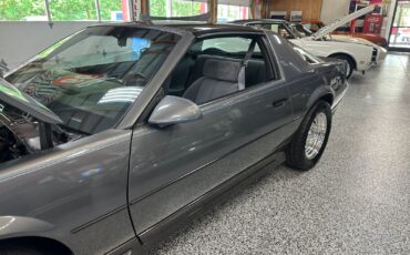Chevrolet-Camaro-1985-Coupe-37