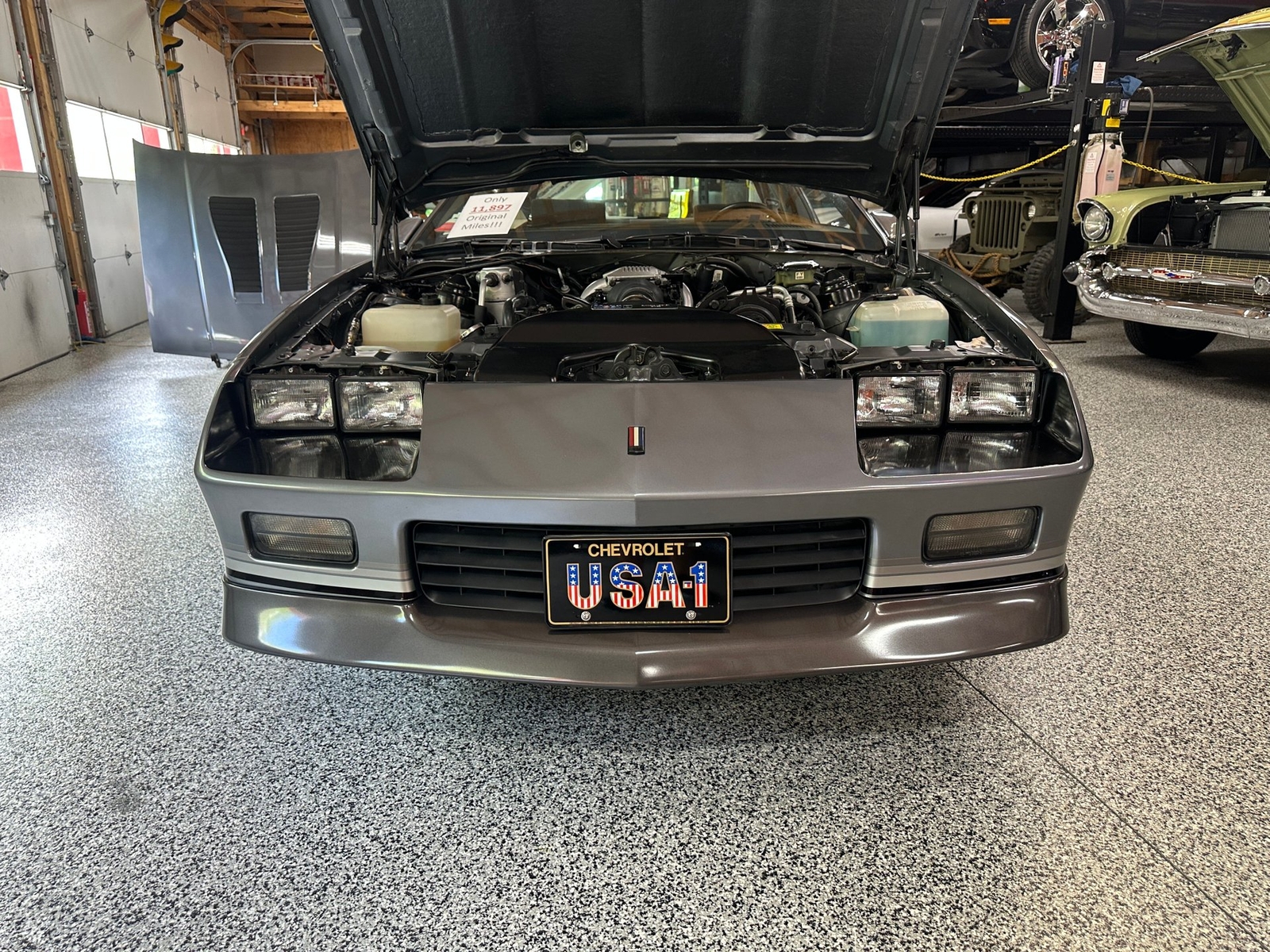 Chevrolet-Camaro-1985-Coupe-39