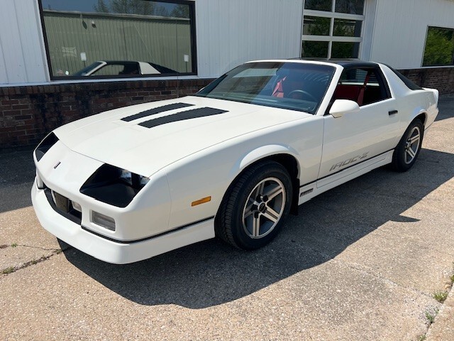 Chevrolet-Camaro-1985-Coupe