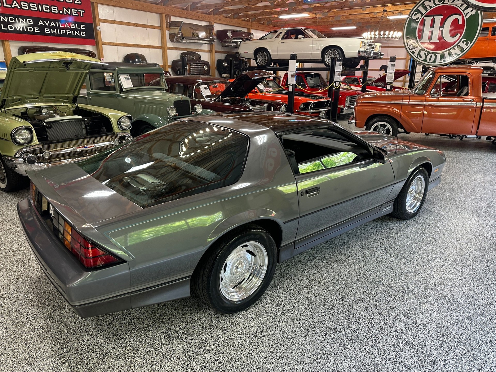 Chevrolet-Camaro-1985-Coupe-5