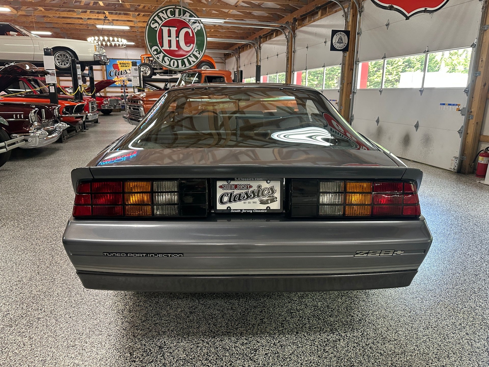Chevrolet-Camaro-1985-Coupe-7