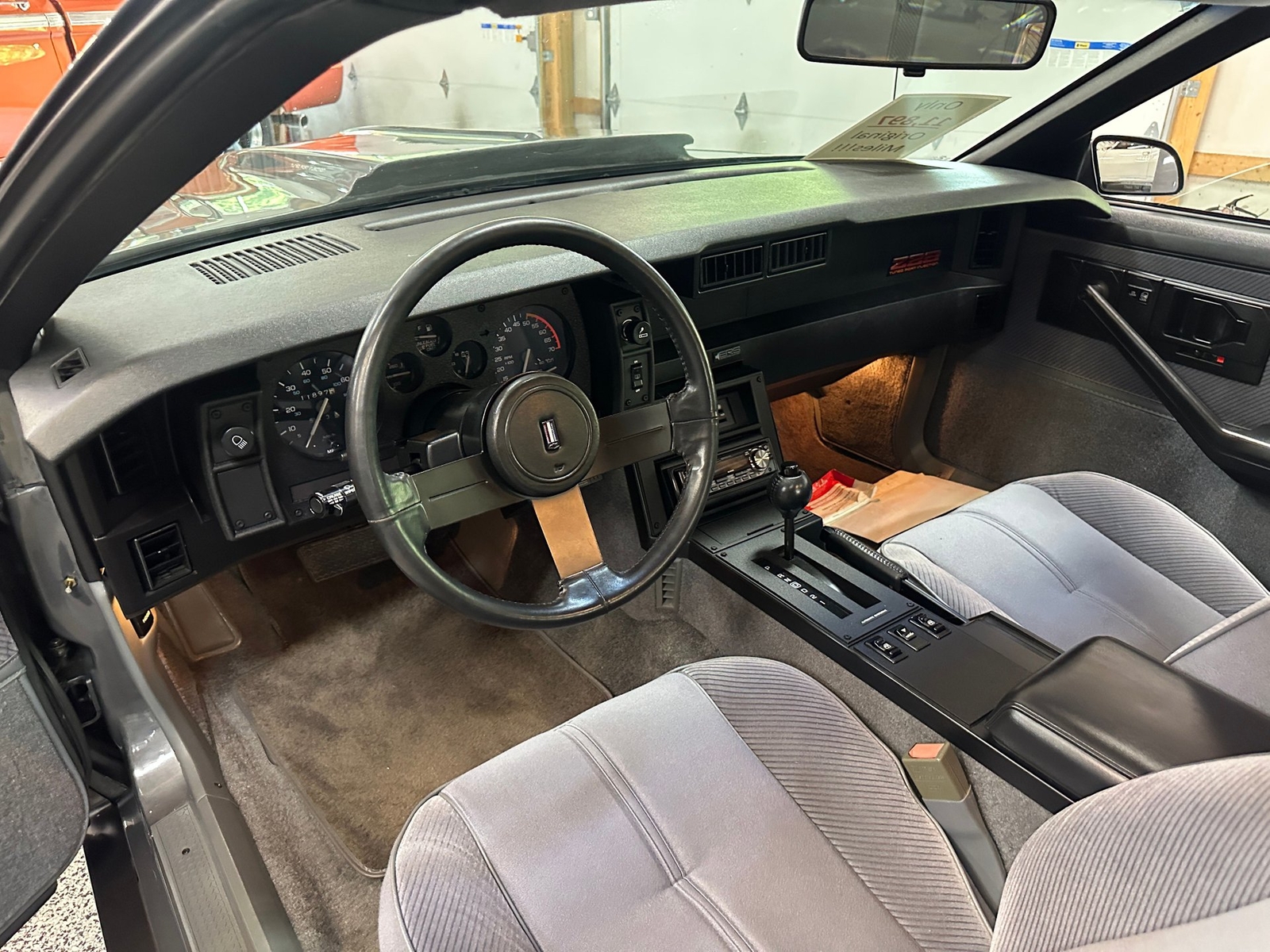 Chevrolet-Camaro-1985-Coupe-8