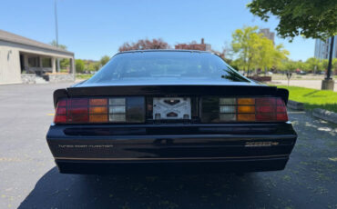 Chevrolet-Camaro-1985-Hatchback-10