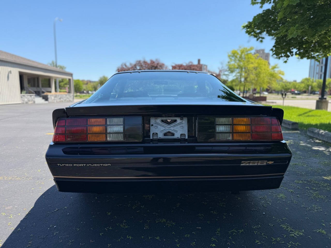 Chevrolet-Camaro-1985-Hatchback-10