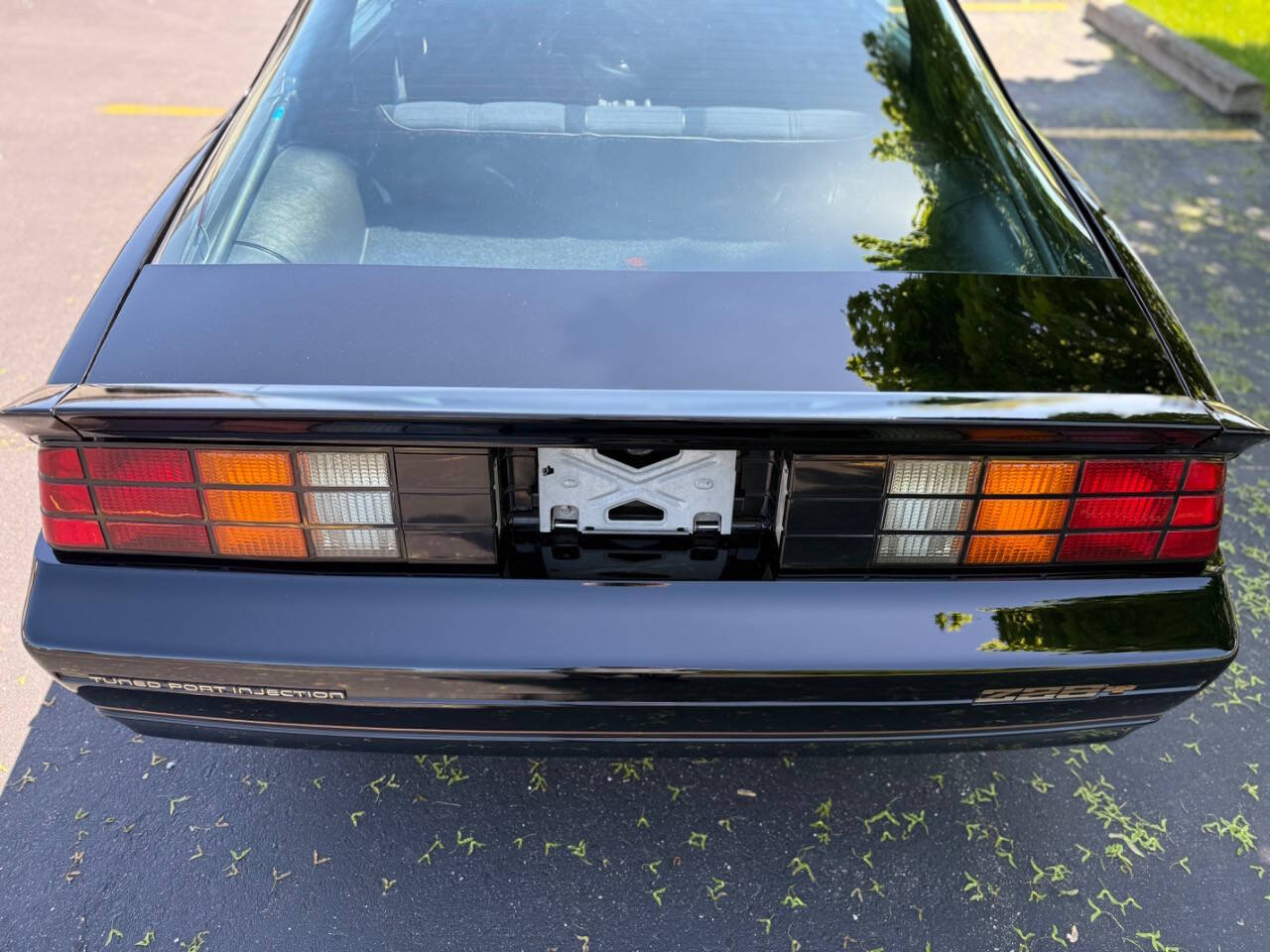 Chevrolet-Camaro-1985-Hatchback-12