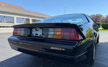 Chevrolet-Camaro-1985-Hatchback-16