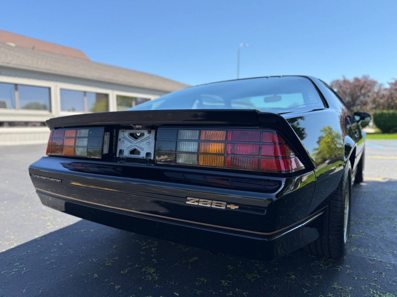 Chevrolet-Camaro-1985-Hatchback-16